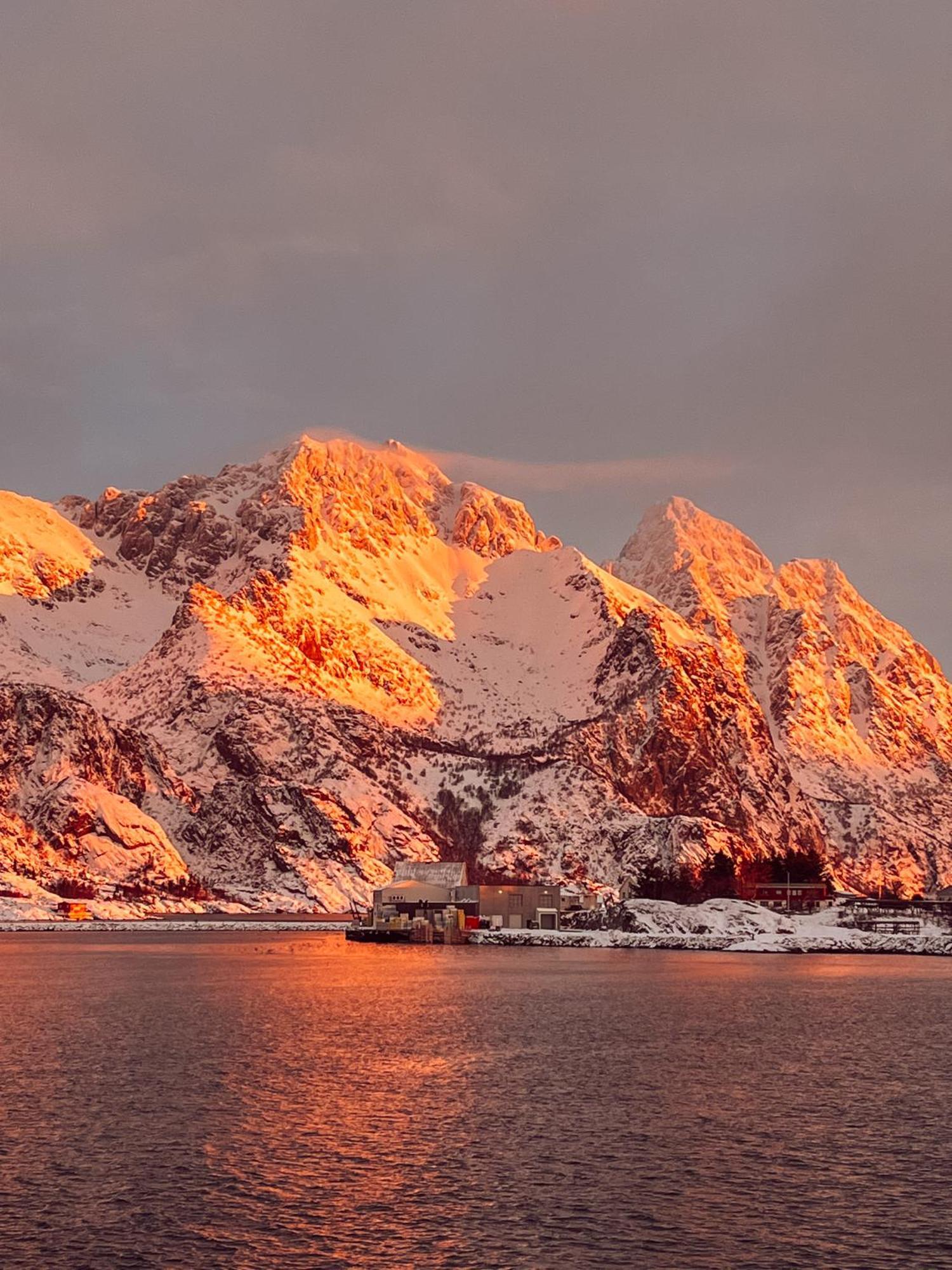 Finnholmen Brygge Henningsvaer Exterior photo