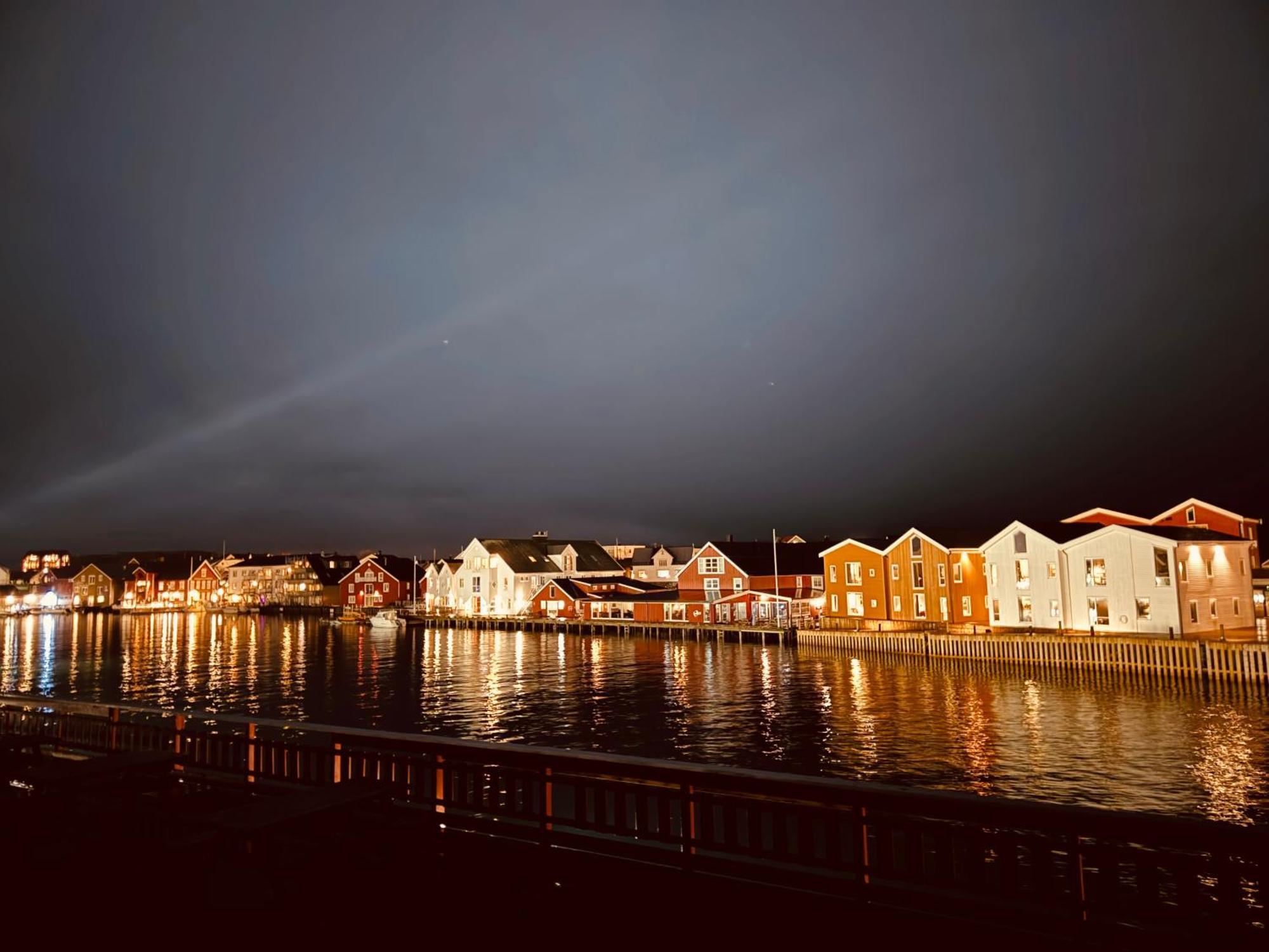 Finnholmen Brygge Henningsvaer Exterior photo